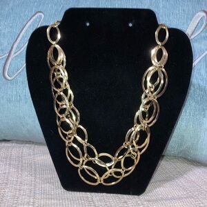 Gorgeous Daisy Fuentes statement necklace